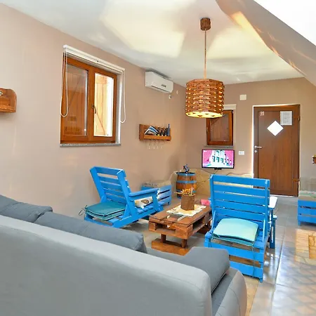 Chiara 877 Apartment *