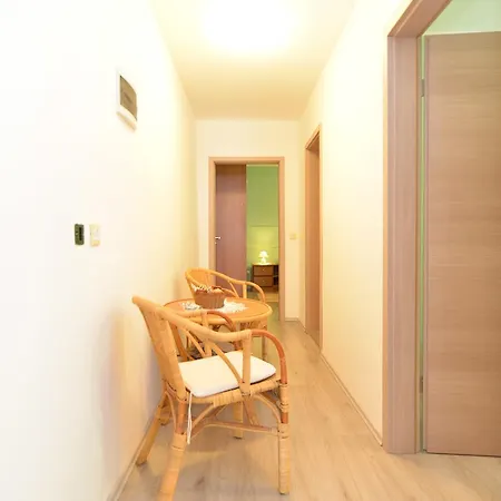 Chiara 877 Apartment *